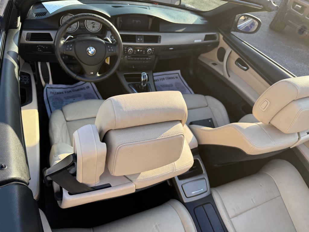 2011 BMW 3 Series Image 33