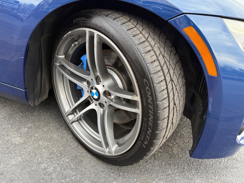 2011 BMW 3 Series Image 35