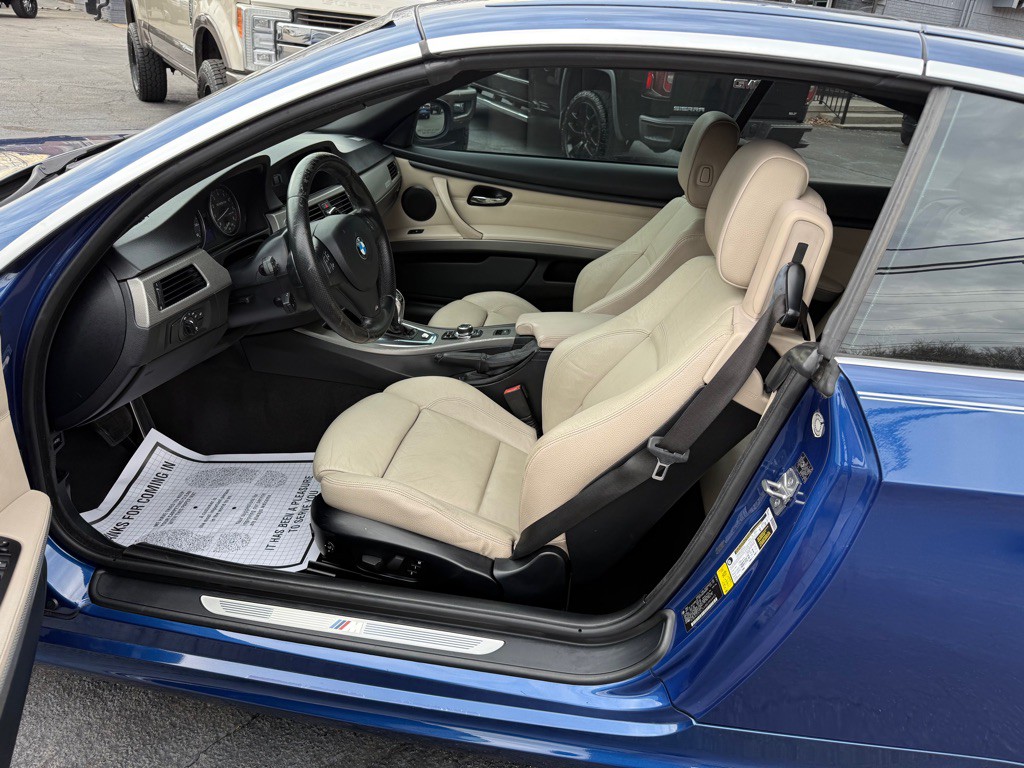 2011 BMW 3 Series Image 39