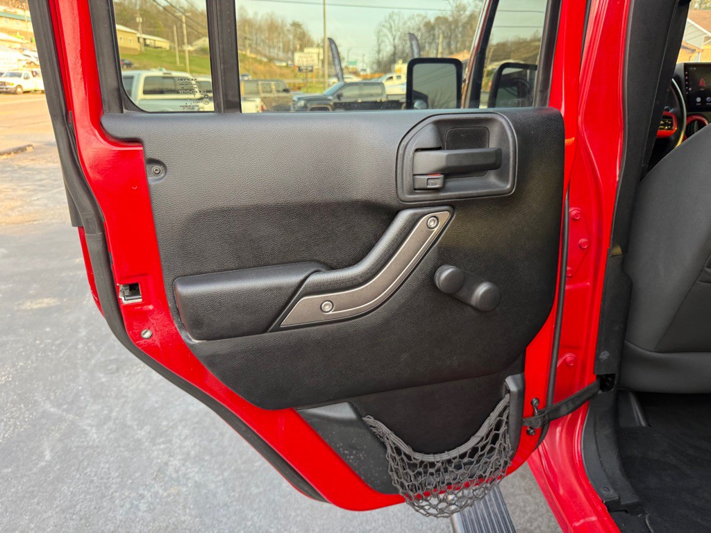 2012 Jeep Wrangler Unlimited Image 88