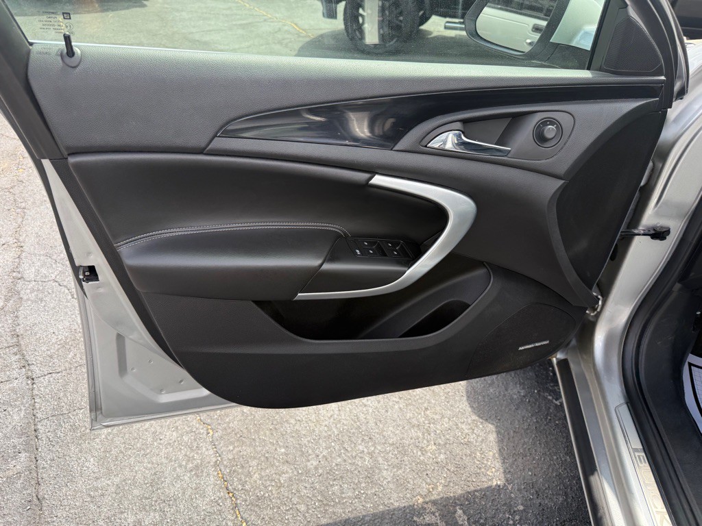 2012 Buick Regal Image 29