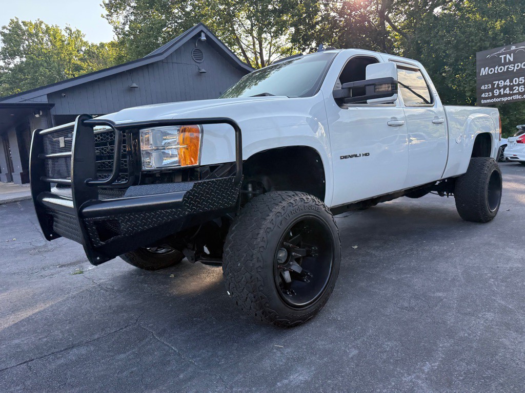 2011 GMC Sierra Image 2