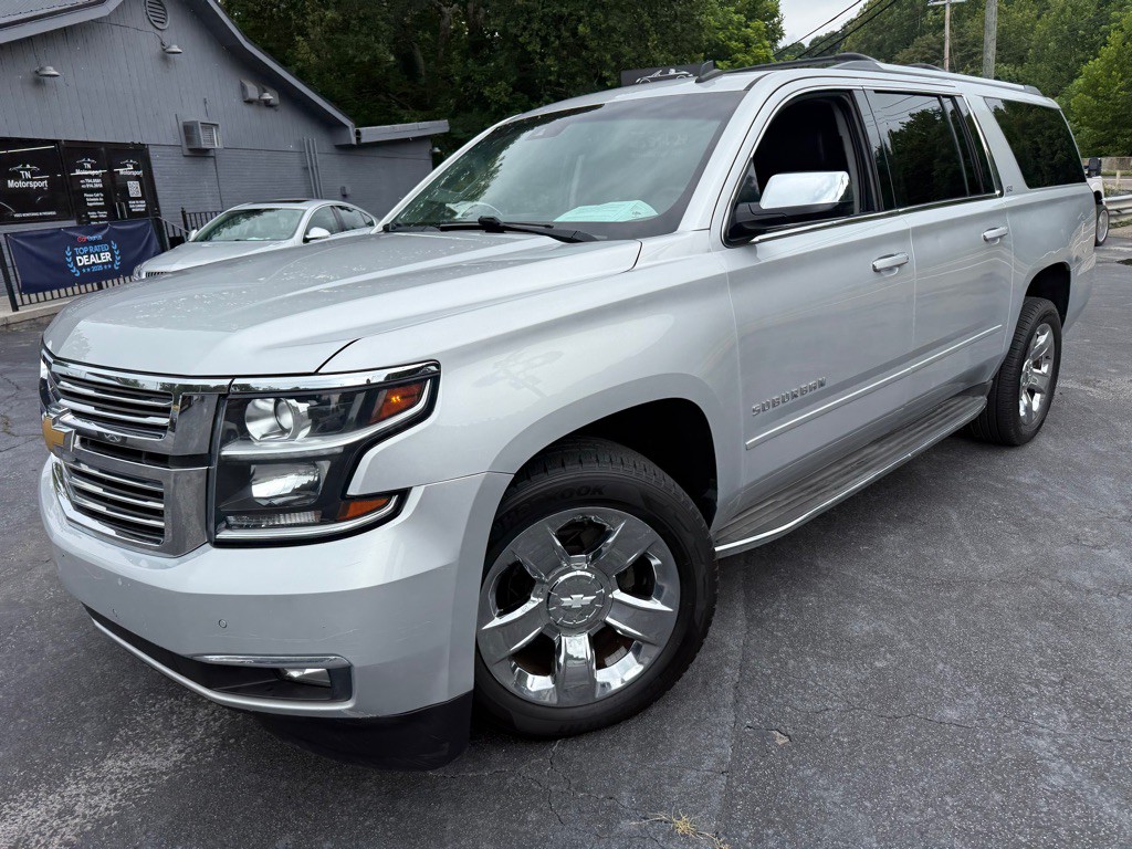 2015 Chevrolet Suburban Image 3