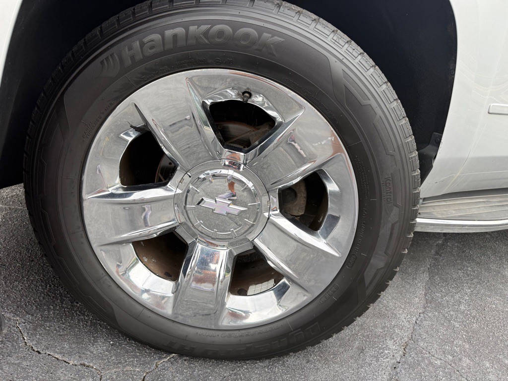 2015 Chevrolet Suburban Image 12