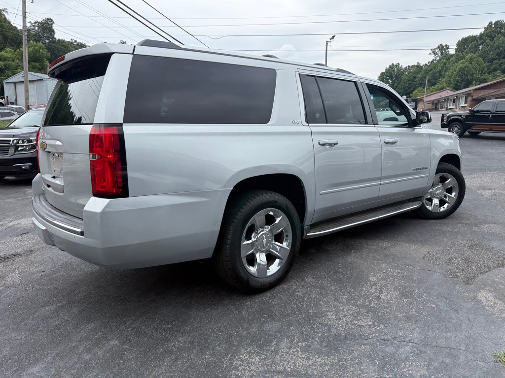 2015 Chevrolet Suburban Image 14