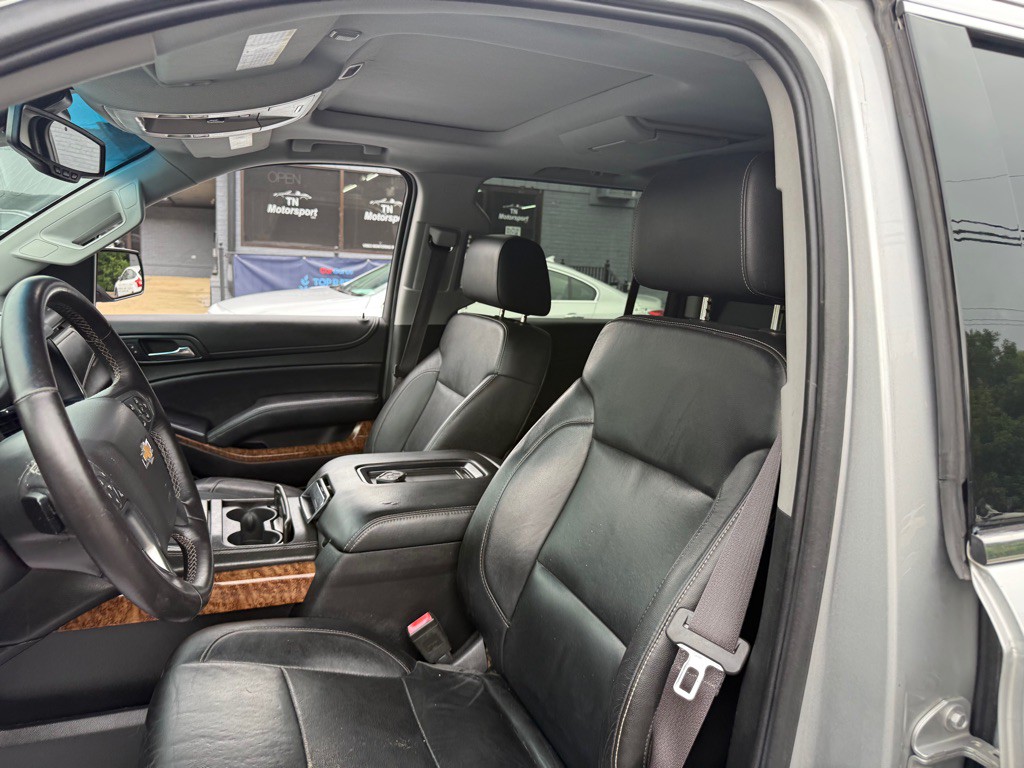 2015 Chevrolet Suburban Image 32