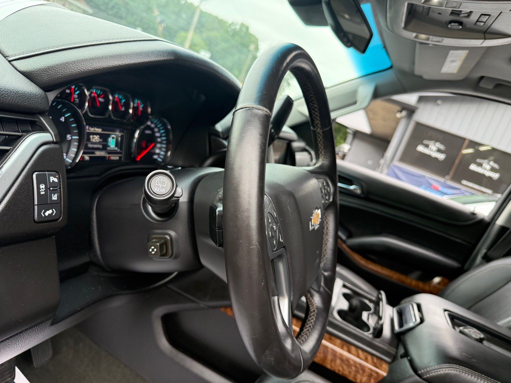 2015 Chevrolet Suburban Image 35