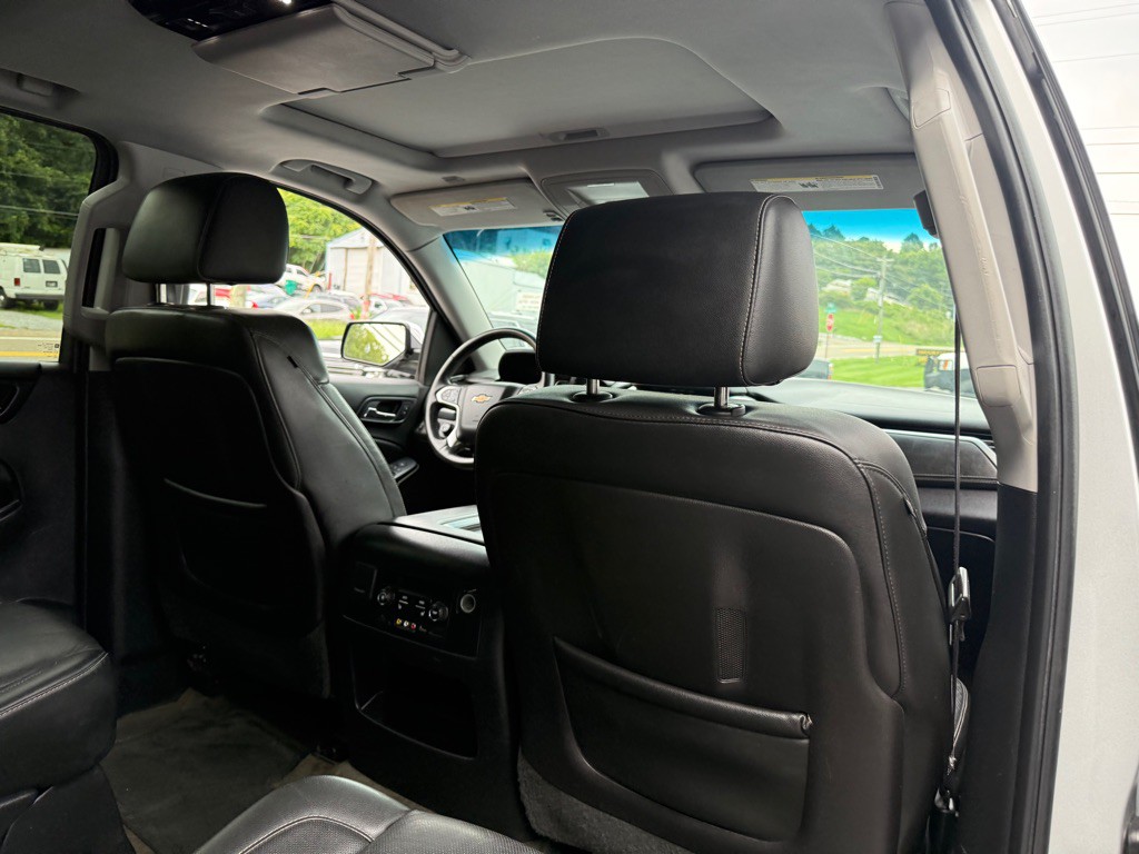 2015 Chevrolet Suburban Image 44
