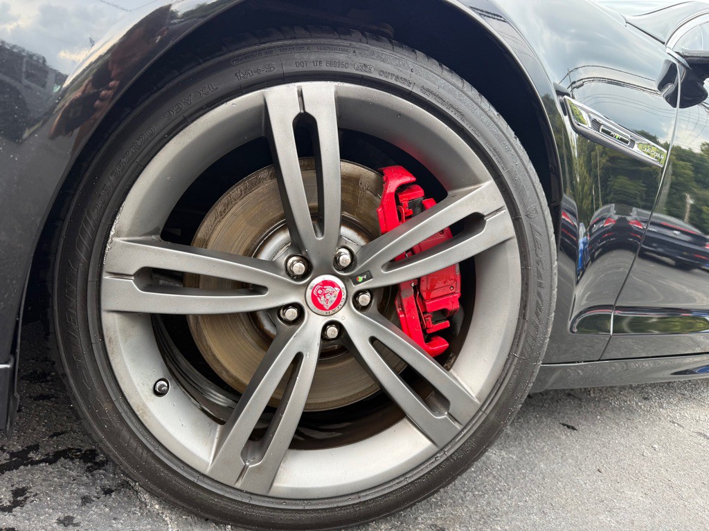 2014 Jaguar XJ Image 30