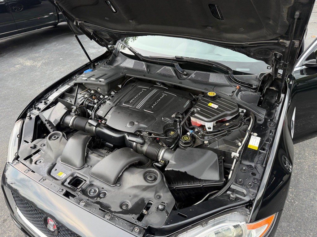 2014 Jaguar XJ Image 38