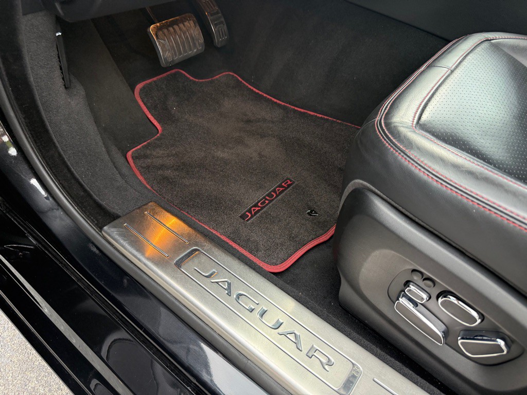2014 Jaguar XJ Image 42