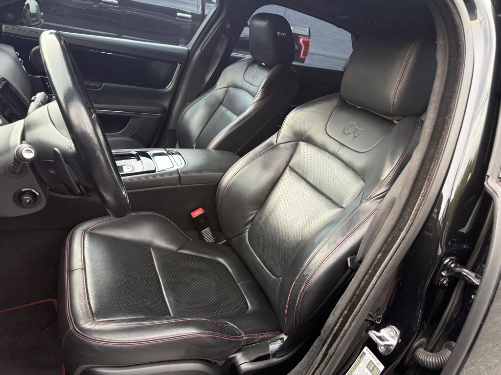 2014 Jaguar XJ Image 43