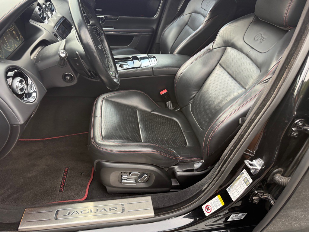 2014 Jaguar XJ Image 44