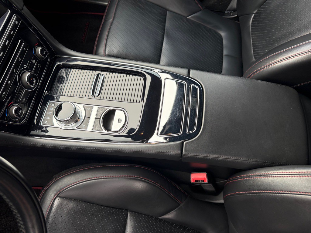 2014 Jaguar XJ Image 47