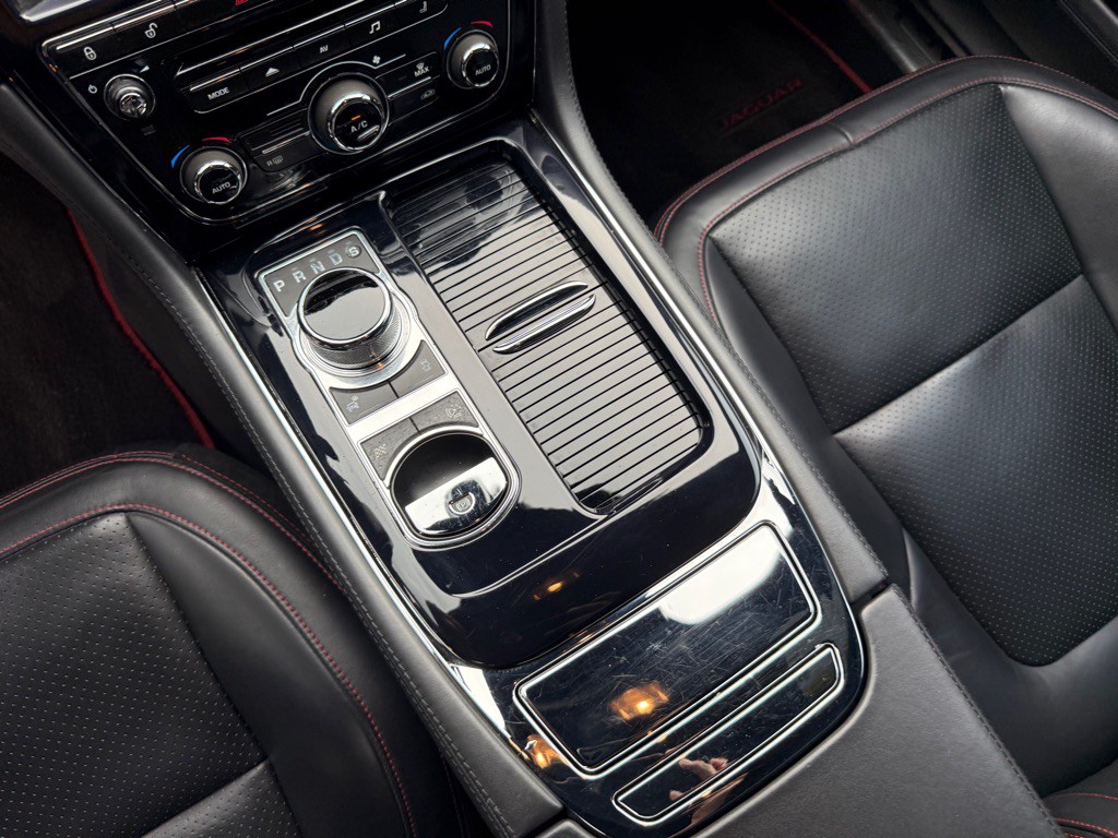 2014 Jaguar XJ Image 49