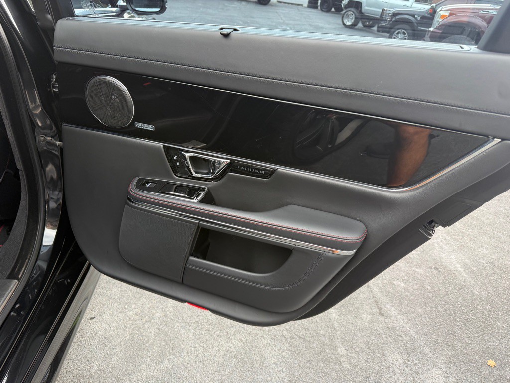 2014 Jaguar XJ Image 60