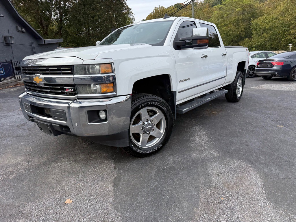 2015 Chevrolet Silverado 1500 Image 2