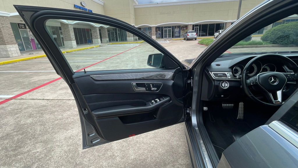 2016 Mercedes-Benz E-Class Image 19