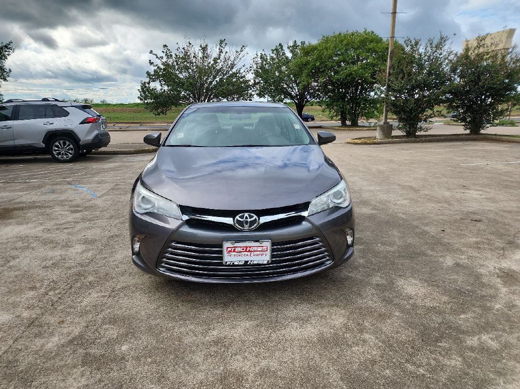 2017 Toyota Camry Image 2