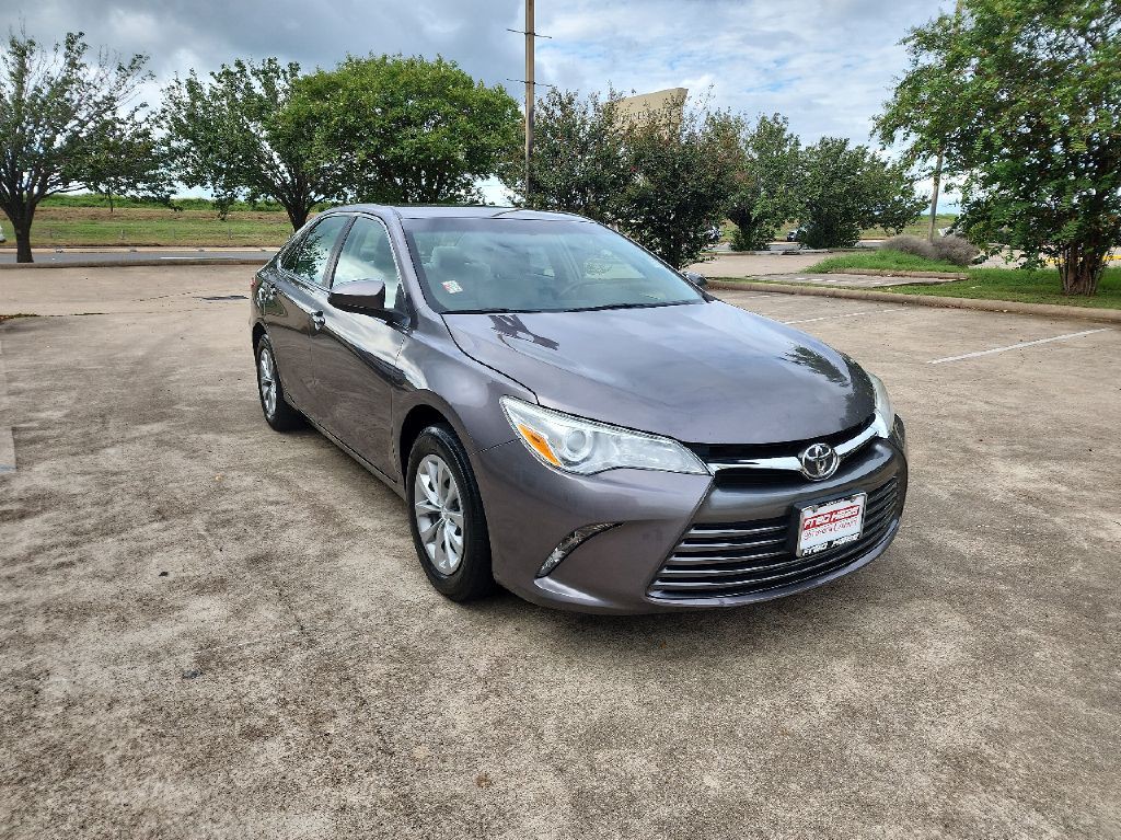 2017 Toyota Camry Image 3