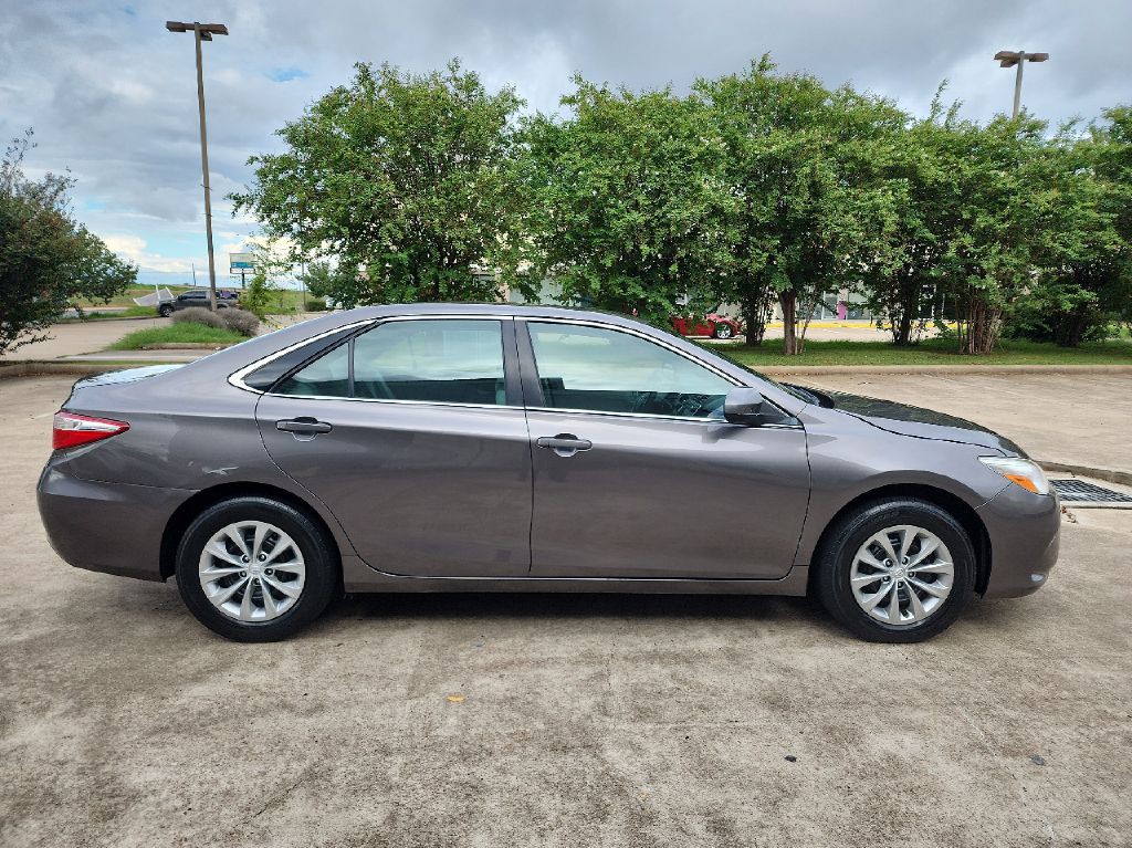 2017 Toyota Camry Image 5