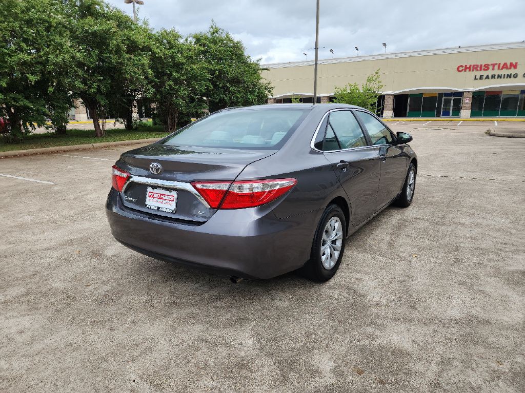 2017 Toyota Camry Image 8