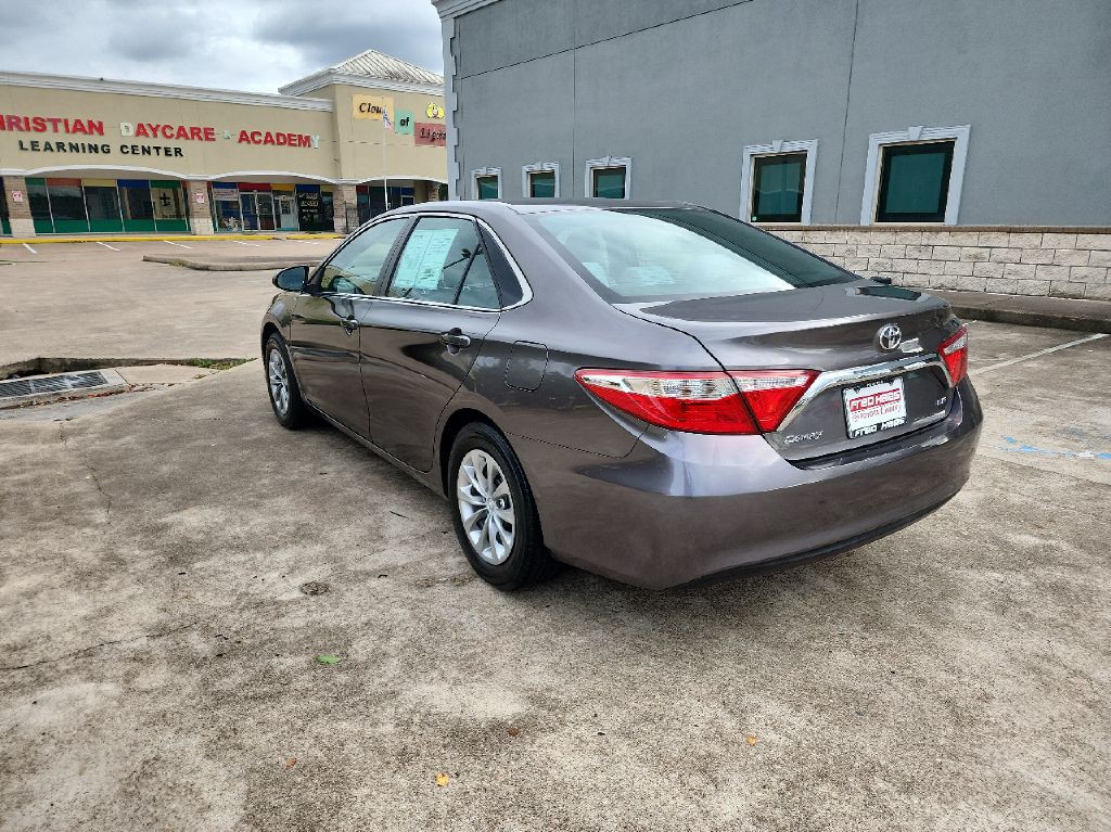 2017 Toyota Camry Image 10