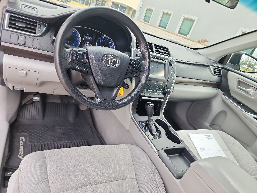 2017 Toyota Camry Image 12