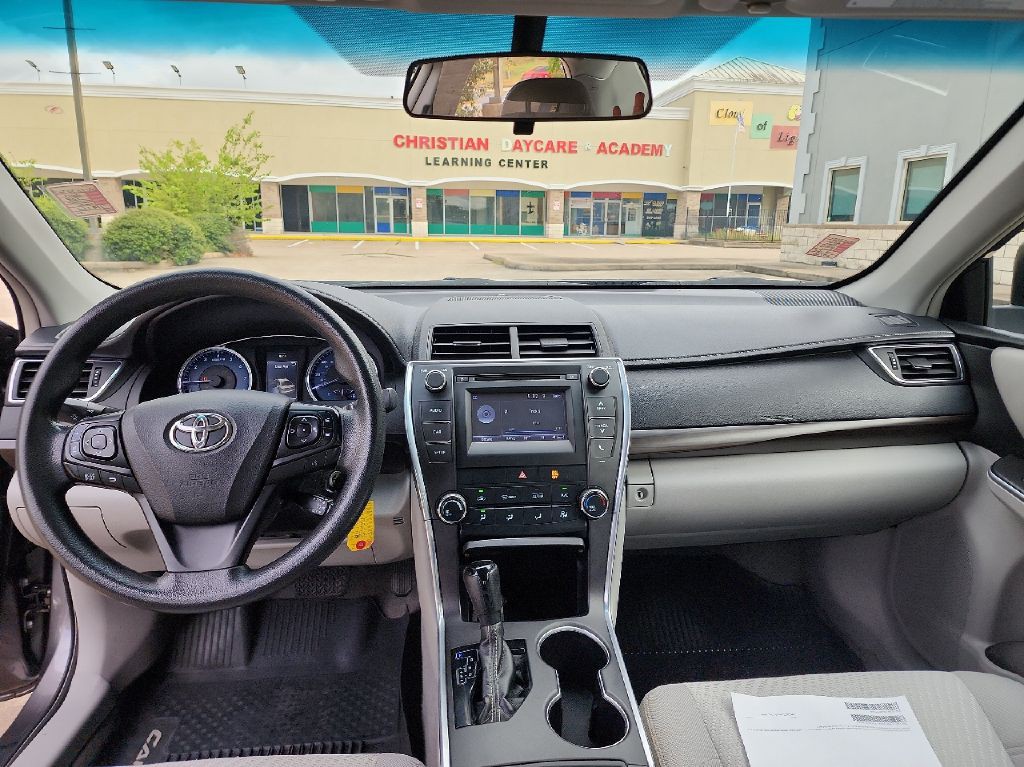 2017 Toyota Camry Image 13
