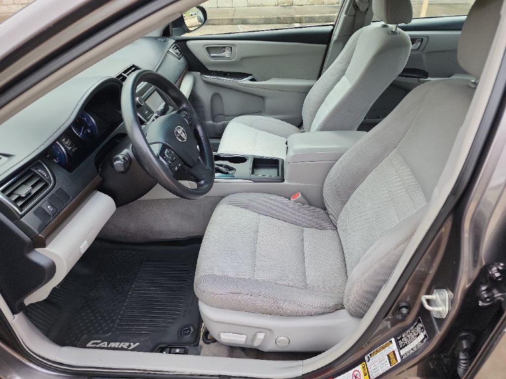 2017 Toyota Camry Image 14