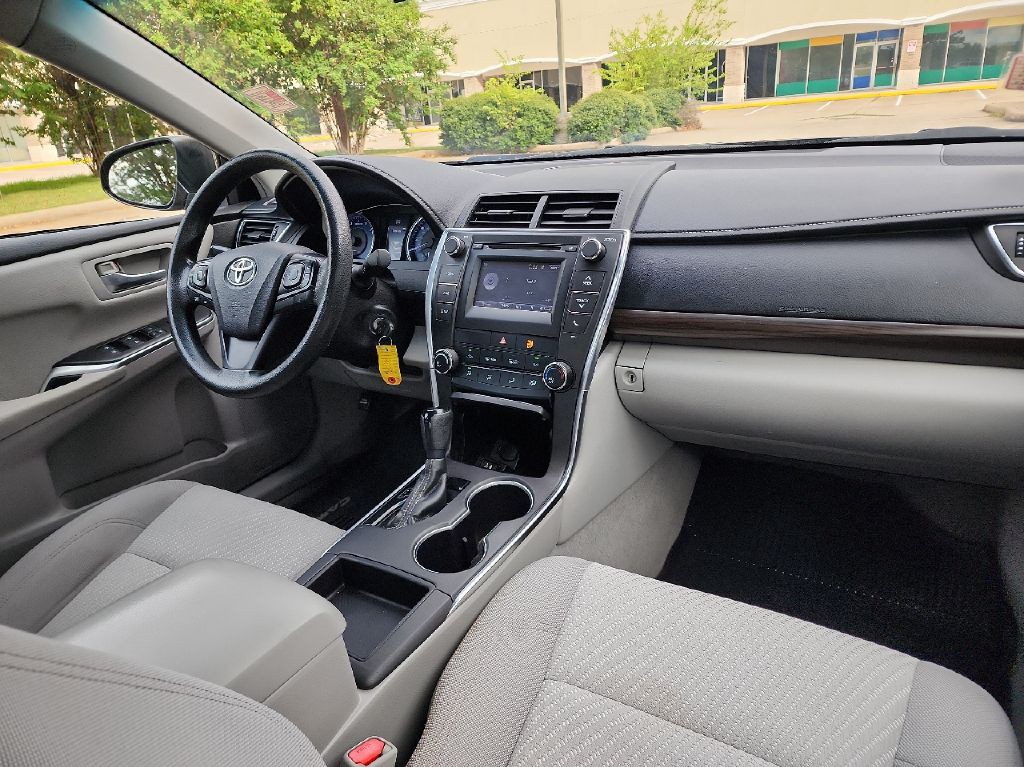 2017 Toyota Camry Image 15
