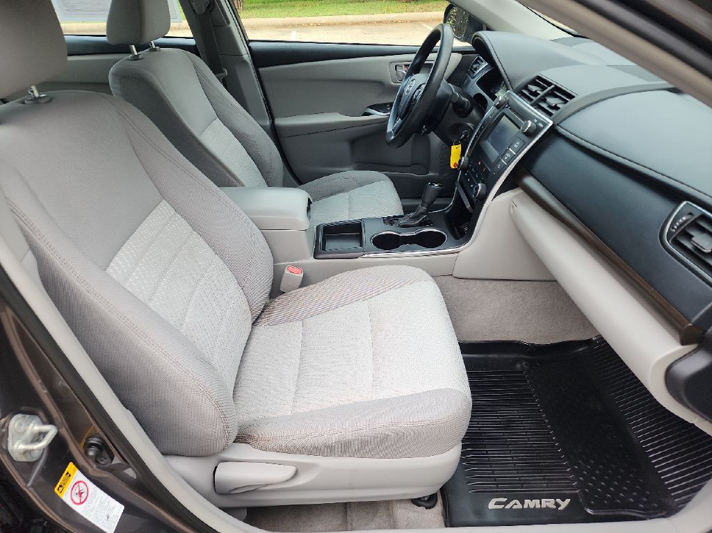 2017 Toyota Camry Image 16