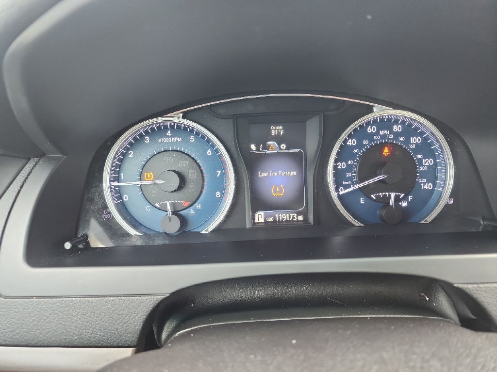 2017 Toyota Camry Image 21