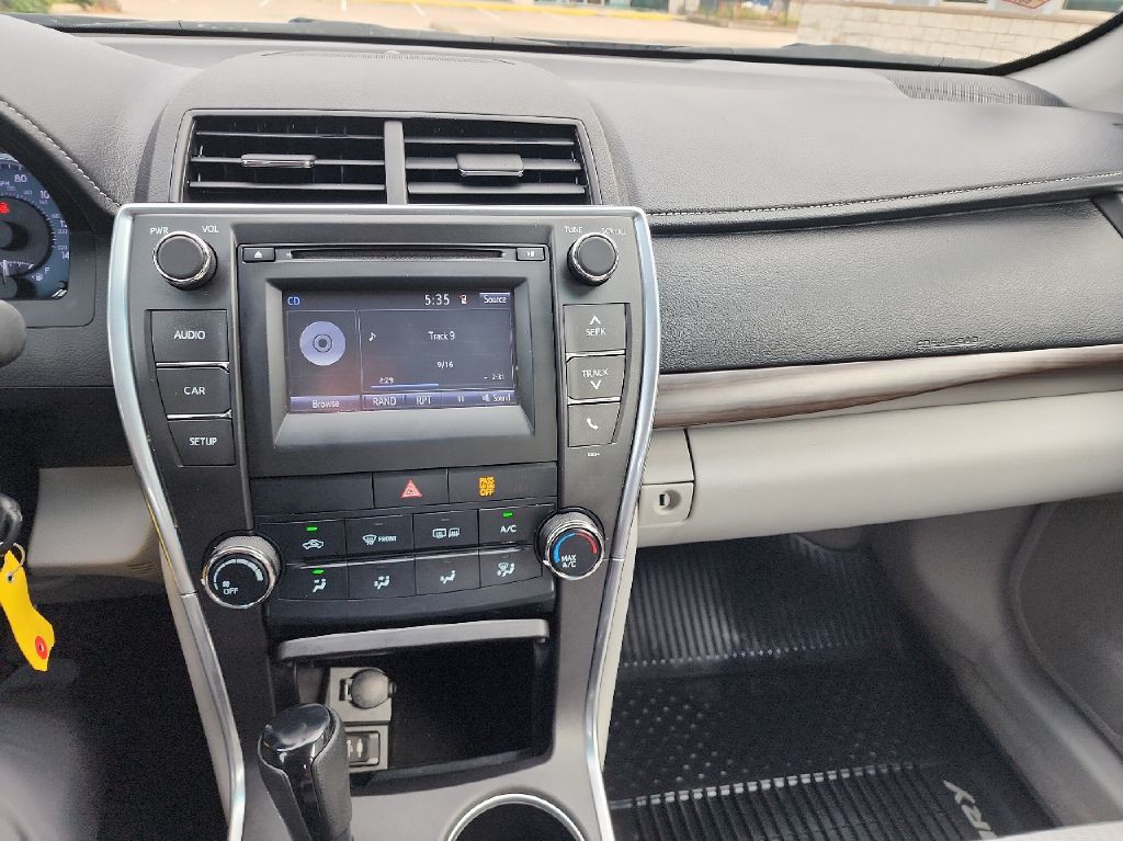2017 Toyota Camry Image 22