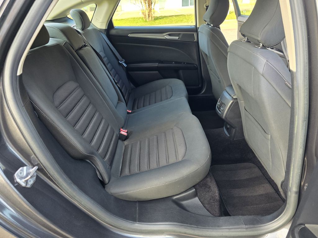 2017 Ford Fusion Image 16