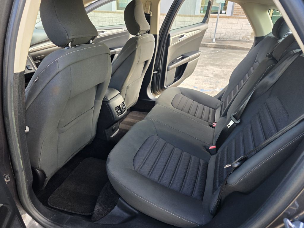 2017 Ford Fusion Image 17