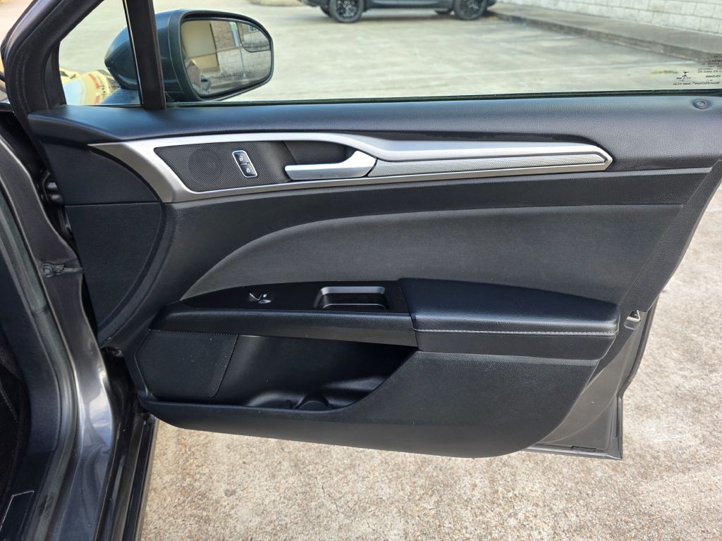 2017 Ford Fusion Image 19