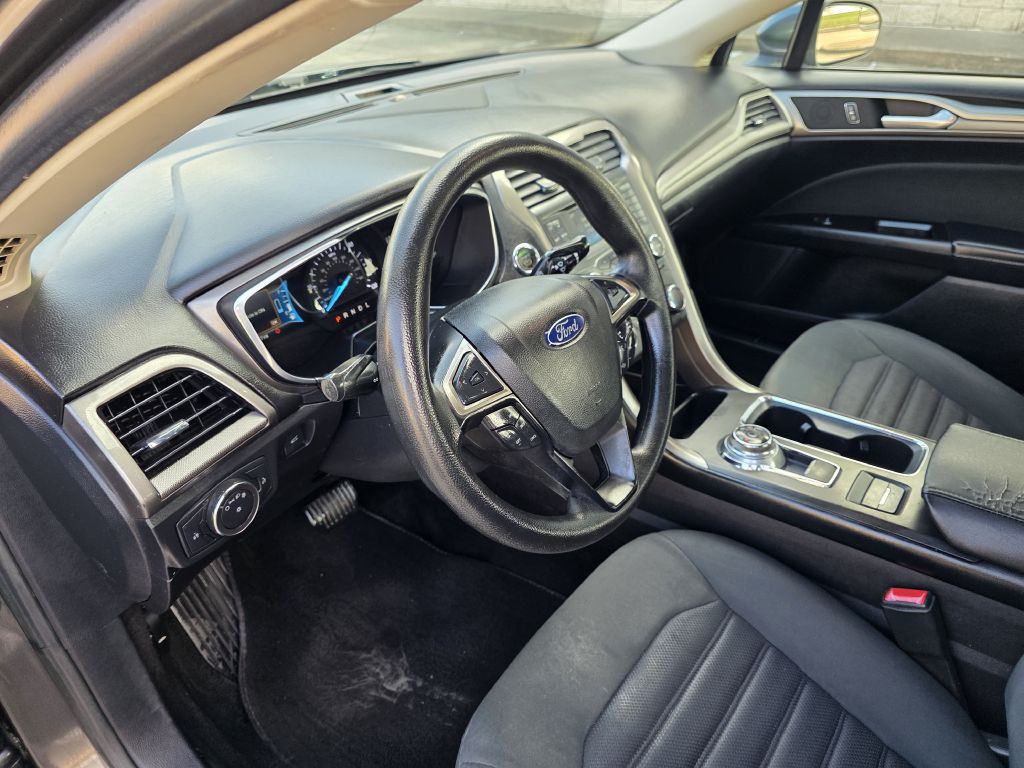 2017 Ford Fusion Image 21