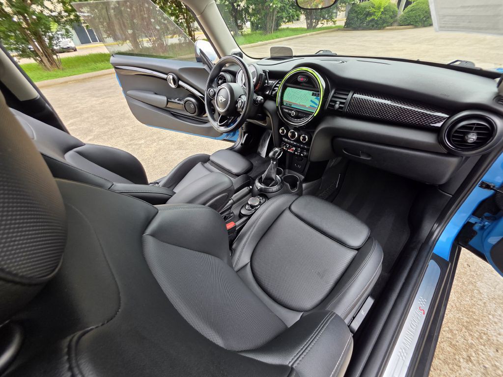 2016 MINI Cooper Image 15