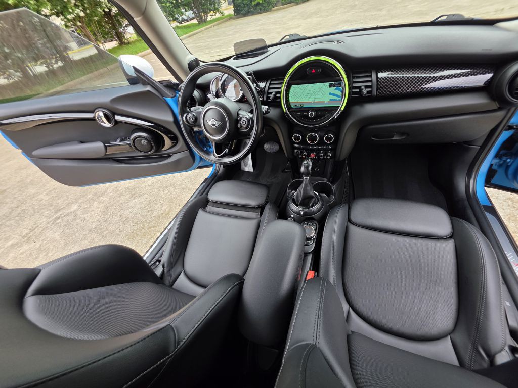 2016 MINI Cooper Image 17