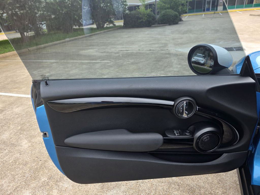 2016 MINI Cooper Image 19