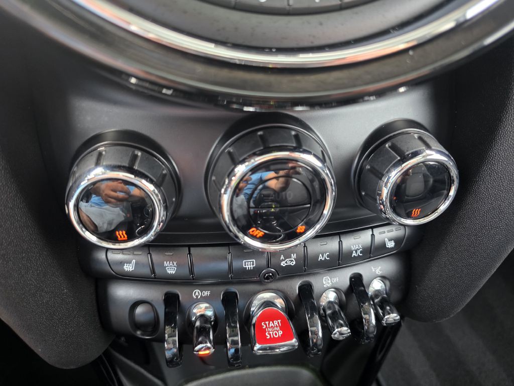 2016 MINI Cooper Image 24