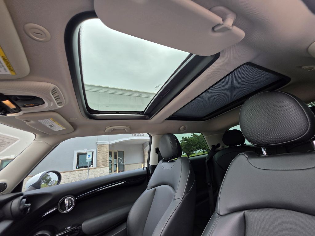 2016 MINI Cooper Image 27