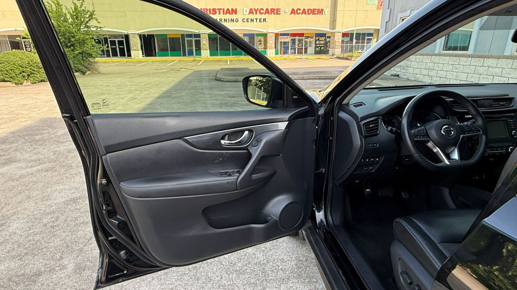 2019 Nissan Rogue Image 14