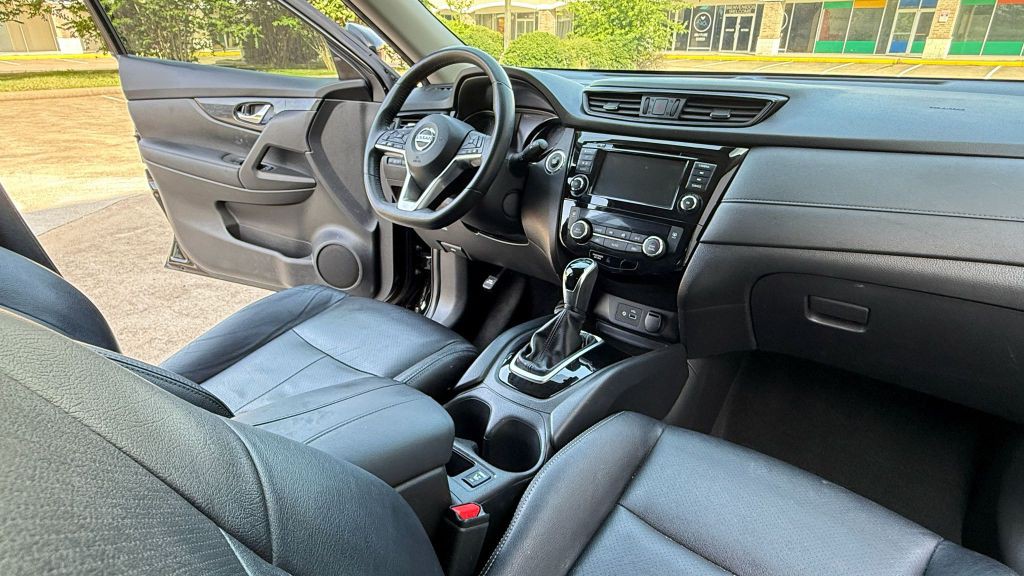 2019 Nissan Rogue Image 16