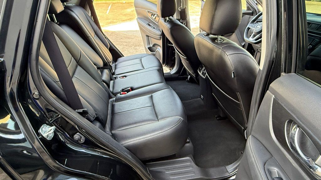 2019 Nissan Rogue Image 18