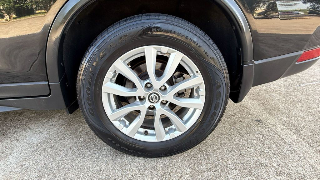 2019 Nissan Rogue Image 30