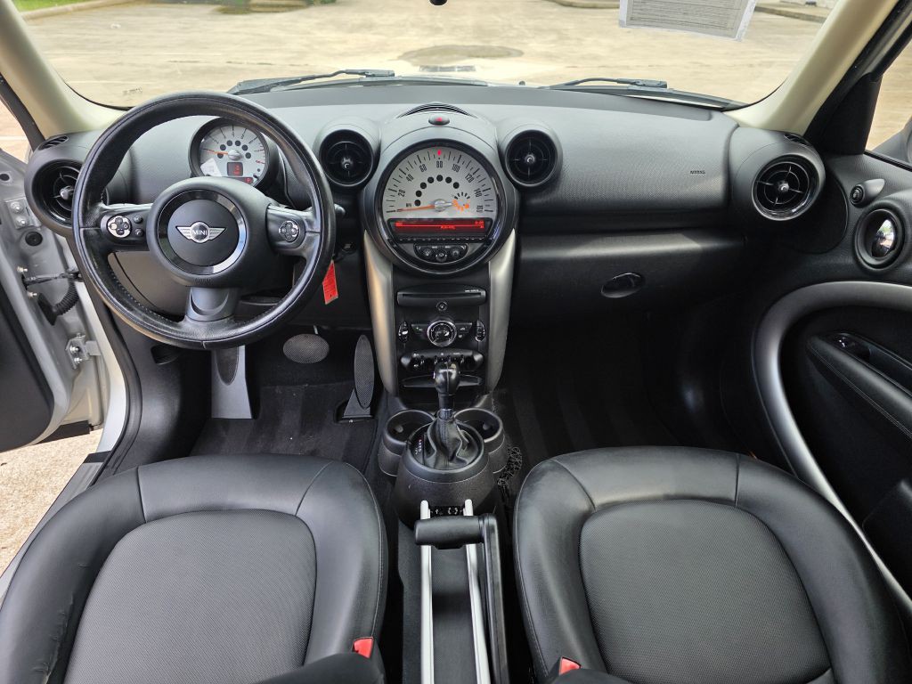 2013 MINI Cooper Image 13