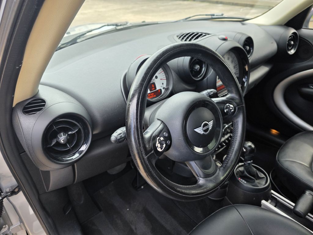 2013 MINI Cooper Image 21
