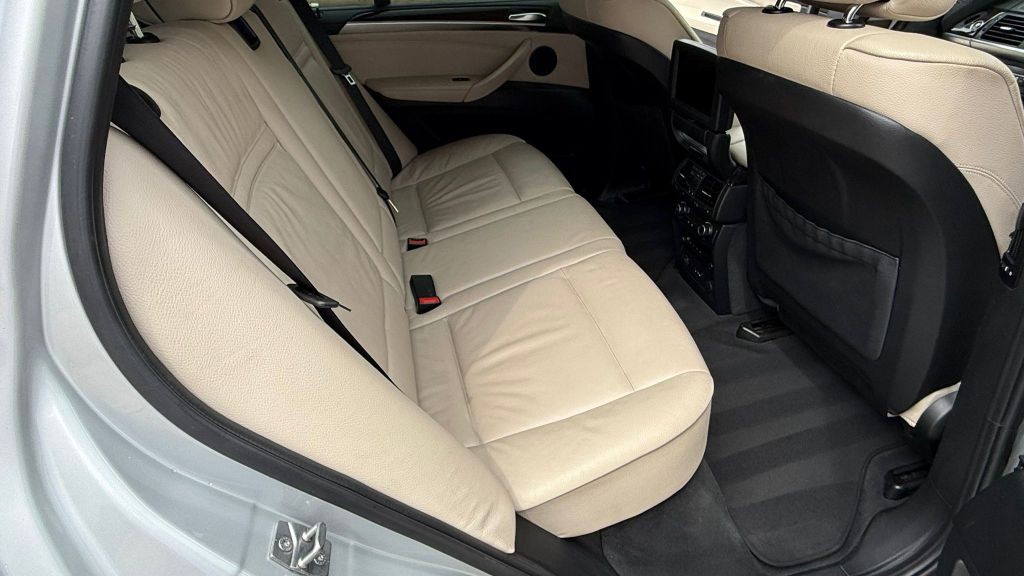 2012 BMW X5 Image 16